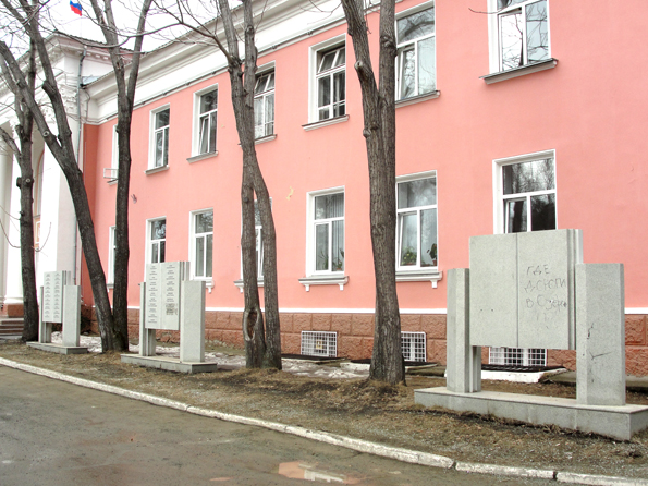 Возмущённые автолюбители осквернили мемориальный комплекс в Озёрске Возмущённые автолюбители осквернили мемориальный комплекс в Озёрске