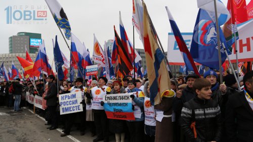 Около 10 тысяч челябинцев, поддержавших принятие Крыма в состав России, попали на фото Около 10 тысяч челябинцев, поддержавших принятие Крыма в состав России, попали на фото
