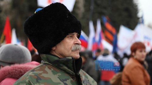 Около 10 тысяч челябинцев, поддержавших принятие Крыма в состав России, попали на фото Около 10 тысяч челябинцев, поддержавших принятие Крыма в состав России, попали на фото