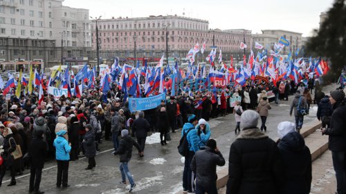 Около 10 тысяч челябинцев, поддержавших принятие Крыма в состав России, попали на фото Около 10 тысяч челябинцев, поддержавших принятие Крыма в состав России, попали на фото