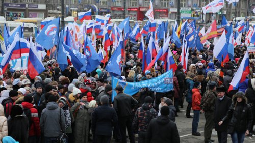 Около 10 тысяч челябинцев, поддержавших принятие Крыма в состав России, попали на фото Около 10 тысяч челябинцев, поддержавших принятие Крыма в состав России, попали на фото