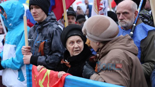 Около 10 тысяч челябинцев, поддержавших принятие Крыма в состав России, попали на фото Около 10 тысяч челябинцев, поддержавших принятие Крыма в состав России, попали на фото