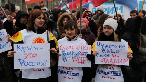 Около 10 тысяч челябинцев, поддержавших принятие Крыма в состав России, попали на фото Около 10 тысяч челябинцев, поддержавших принятие Крыма в состав России, попали на фото