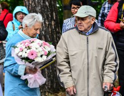 Они это сделали! В Озерске появилось Дерево любви. Фоторепортаж Они это сделали! В Озерске появилось Дерево любви. Фоторепортаж