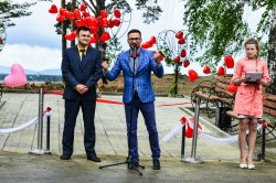 Они это сделали! В Озерске появилось Дерево любви. Фоторепортаж Они это сделали! В Озерске появилось Дерево любви. Фоторепортаж
