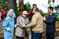 Они это сделали! В Озерске появилось Дерево любви. Фоторепортаж Они это сделали! В Озерске появилось Дерево любви. Фоторепортаж