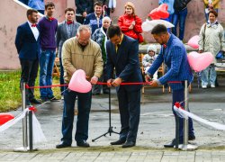 Они это сделали! В Озерске появилось Дерево любви. Фоторепортаж Они это сделали! В Озерске появилось Дерево любви. Фоторепортаж