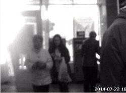Внимание! В Озерске разыскиваются воровки. Фото Внимание! В Озерске разыскиваются воровки. Фото