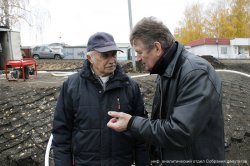 Водяной пылесос чистит пруд Водяной пылесос чистит пруд
