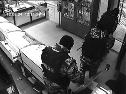 Полиция ищет очевидцев ограбления «ювелирки». ФОТО с камер видеонаблюдения! Полиция ищет очевидцев ограбления «ювелирки». ФОТО с камер видеонаблюдения!