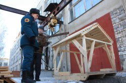Жители Озерска и поселка Новогорный помогают перезимовать лебедю Жители Озерска и поселка Новогорный помогают перезимовать лебедю