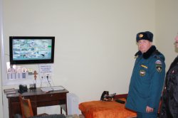 Пожарные Озерска дежурят на детских елках и в… церквях Пожарные Озерска дежурят на детских елках и в… церквях