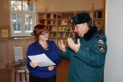 Пожарные Озерска дежурят на детских елках и в… церквях Пожарные Озерска дежурят на детских елках и в… церквях