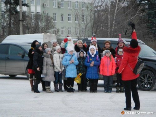 В Озерске дежурил сотрудник ГИБДД в костюме Деда Мороза. Фотоотчет В Озерске дежурил сотрудник ГИБДД в костюме Деда Мороза. Фотоотчет