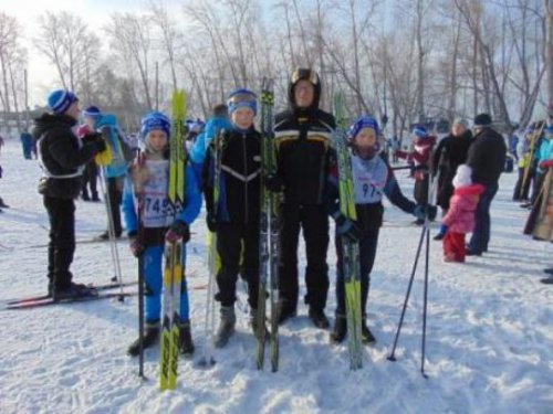 Почти 900 кыштымцев и гостей города в возрасте от 2 до 75 лет вышли на лыжню Почти 900 кыштымцев и гостей города в возрасте от 2 до 75 лет вышли на лыжню