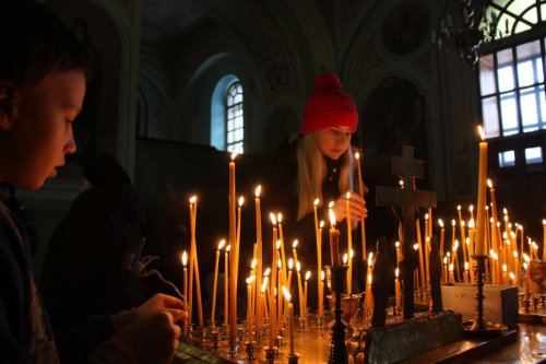 Жители Озерска прикоснулись к мощам Матроны Московской Жители Озерска прикоснулись к мощам Матроны Московской