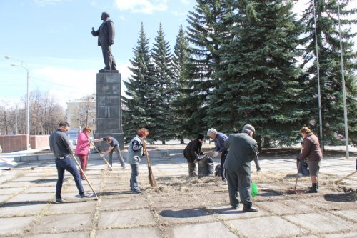 Общественная палата вышла на субботник Общественная палата вышла на субботник