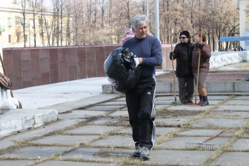 Общественная палата вышла на субботник Общественная палата вышла на субботник