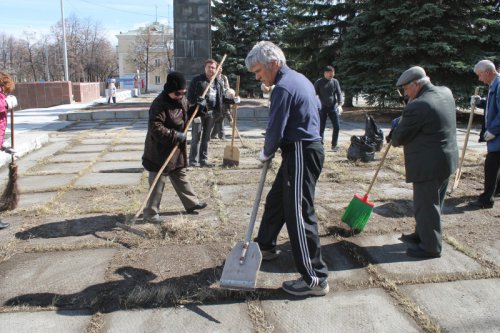 Общественная палата вышла на субботник Общественная палата вышла на субботник