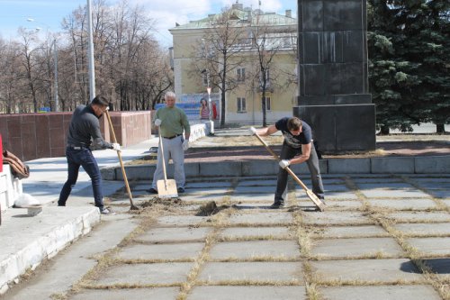 Общественная палата вышла на субботник Общественная палата вышла на субботник