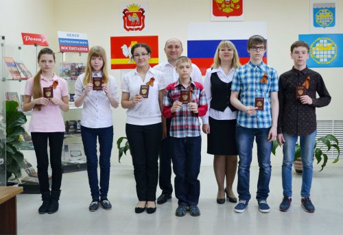 «Торжественно обещаю быть достойным гражданином России» «Торжественно обещаю быть достойным гражданином России»
