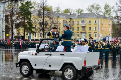 Парад Победы на главной площади Озёрска Парад Победы на главной площади Озёрска