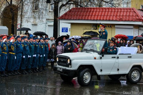 Парад Победы на главной площади Озёрска Парад Победы на главной площади Озёрска