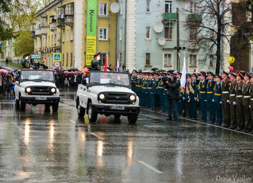 Парад Победы на главной площади Озёрска Парад Победы на главной площади Озёрска