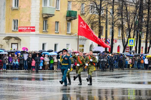 Парад Победы на главной площади Озёрска Парад Победы на главной площади Озёрска