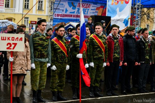 Парад Победы на главной площади Озёрска Парад Победы на главной площади Озёрска