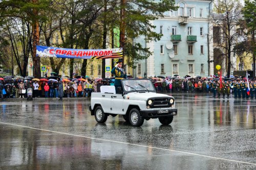 Парад Победы на главной площади Озёрска Парад Победы на главной площади Озёрска