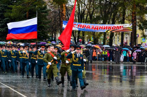 Парад Победы на главной площади Озёрска Парад Победы на главной площади Озёрска