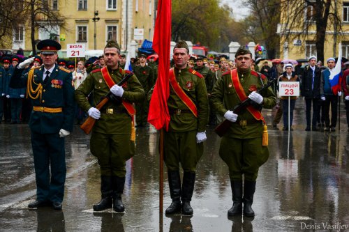 Парад Победы на главной площади Озёрска Парад Победы на главной площади Озёрска