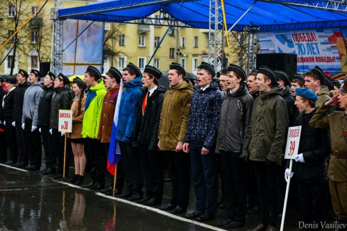 Парад Победы на главной площади Озёрска Парад Победы на главной площади Озёрска
