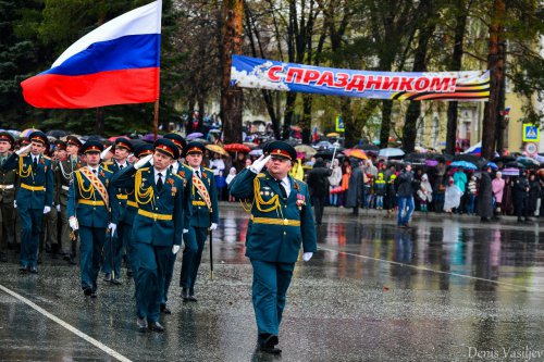 Парад Победы на главной площади Озёрска Парад Победы на главной площади Озёрска
