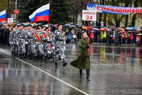 Парад Победы на главной площади Озёрска Парад Победы на главной площади Озёрска