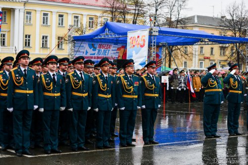 Парад Победы на главной площади Озёрска Парад Победы на главной площади Озёрска