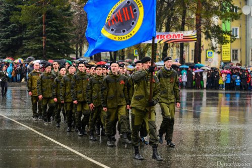 Парад Победы на главной площади Озёрска Парад Победы на главной площади Озёрска