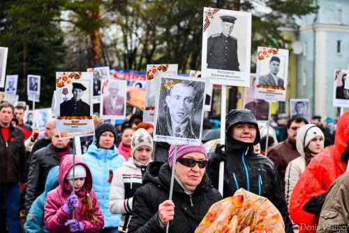 Парад Победы на главной площади Озёрска Парад Победы на главной площади Озёрска