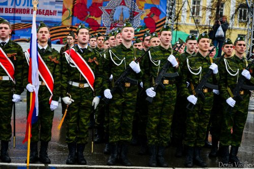 Парад Победы на главной площади Озёрска Парад Победы на главной площади Озёрска