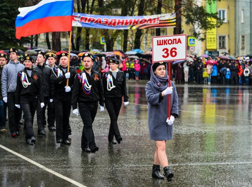 Парад Победы на главной площади Озёрска Парад Победы на главной площади Озёрска