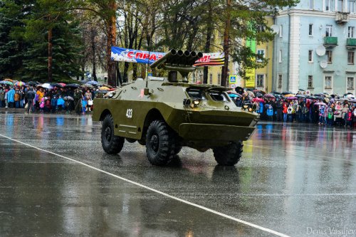 Парад Победы на главной площади Озёрска Парад Победы на главной площади Озёрска