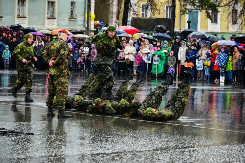 Парад Победы на главной площади Озёрска Парад Победы на главной площади Озёрска