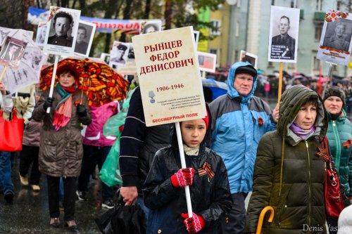 Парад Победы на главной площади Озёрска Парад Победы на главной площади Озёрска