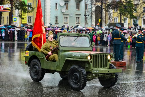 Парад Победы на главной площади Озёрска Парад Победы на главной площади Озёрска