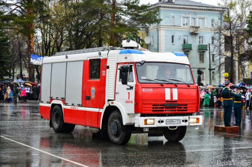 Парад Победы на главной площади Озёрска Парад Победы на главной площади Озёрска