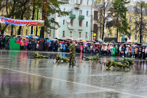 Парад Победы на главной площади Озёрска Парад Победы на главной площади Озёрска