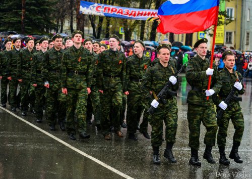 Парад Победы на главной площади Озёрска Парад Победы на главной площади Озёрска