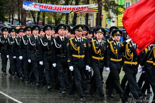 Парад Победы на главной площади Озёрска Парад Победы на главной площади Озёрска
