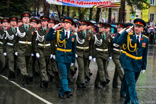 Парад Победы на главной площади Озёрска Парад Победы на главной площади Озёрска